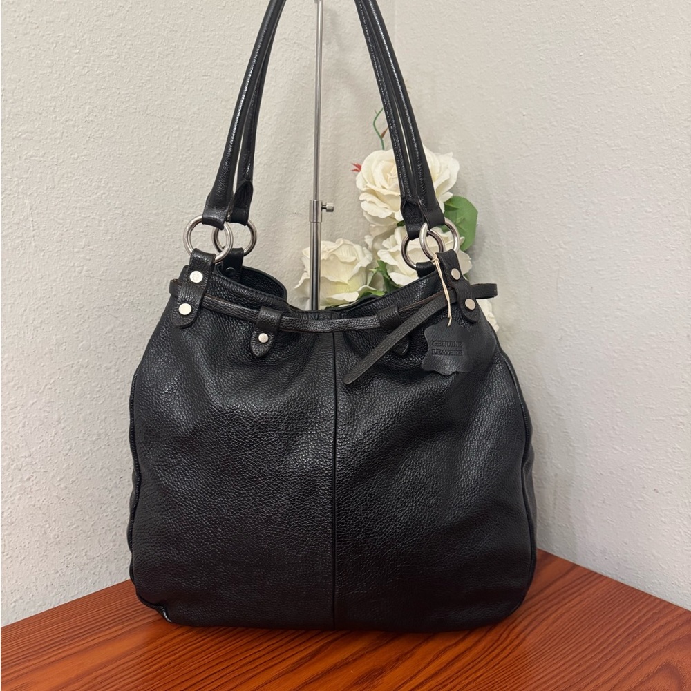Maurizio Taiuti Black Pebbled Leather Shoulder Bag